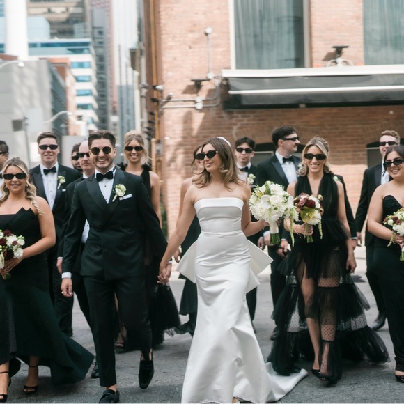 Wedding Dress WTOO Dee Dress with Bow, worn once will dry clean, purchased for - Picture 7 of 7